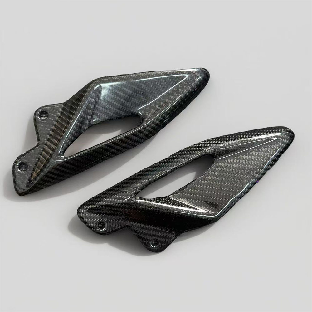 For Triumph Street Triple 660  - Crepe Pan Carbon recension och pris